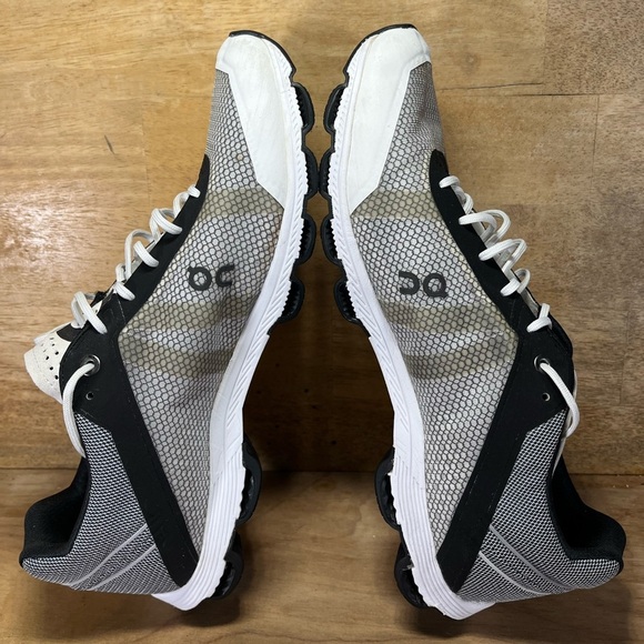 On CloudRush CUSHIONED Womens Size 10 Trail Running Shoes Sneakers Black White - Picture 7 of 13